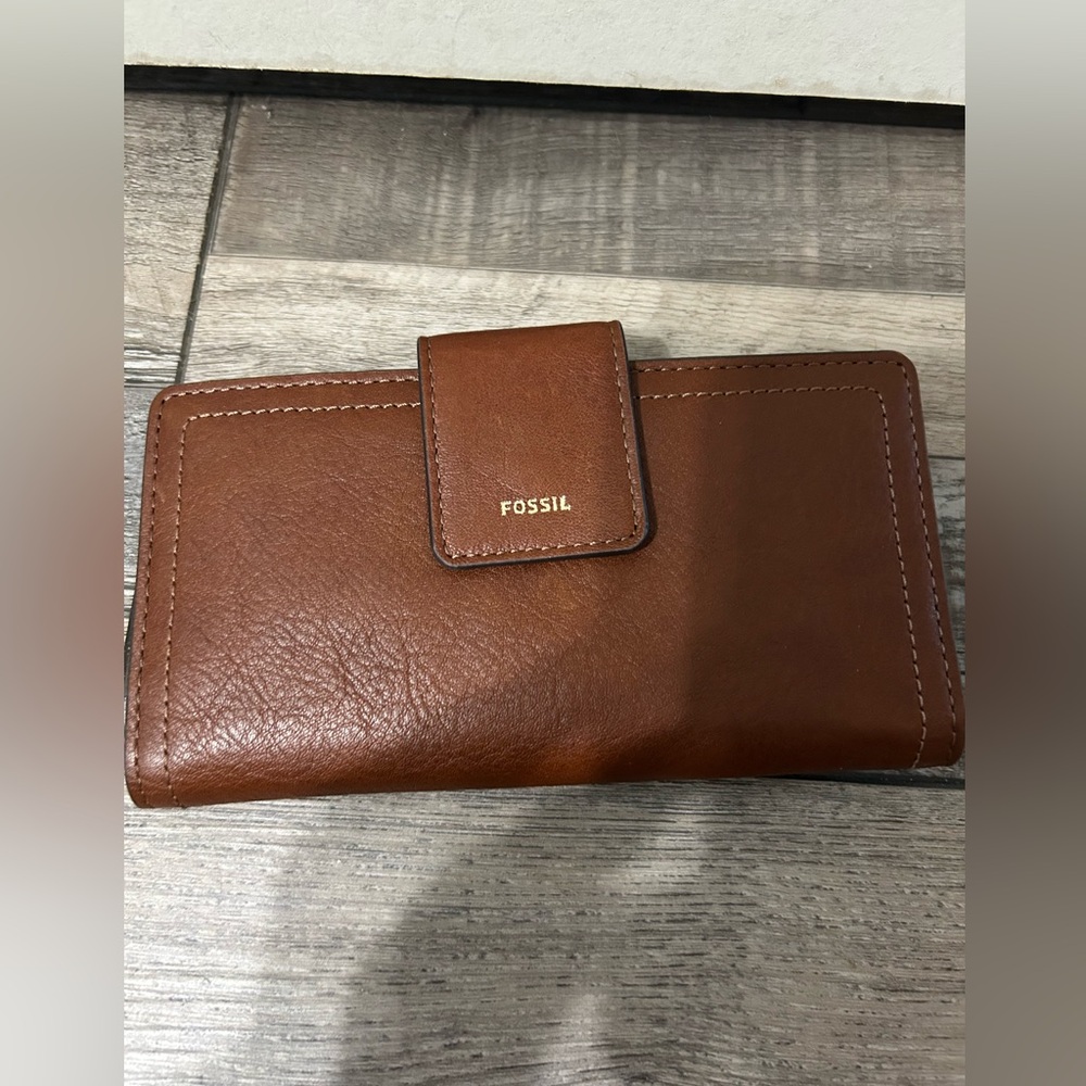 Fossil Brown Leather Wallet Compact and Stylish